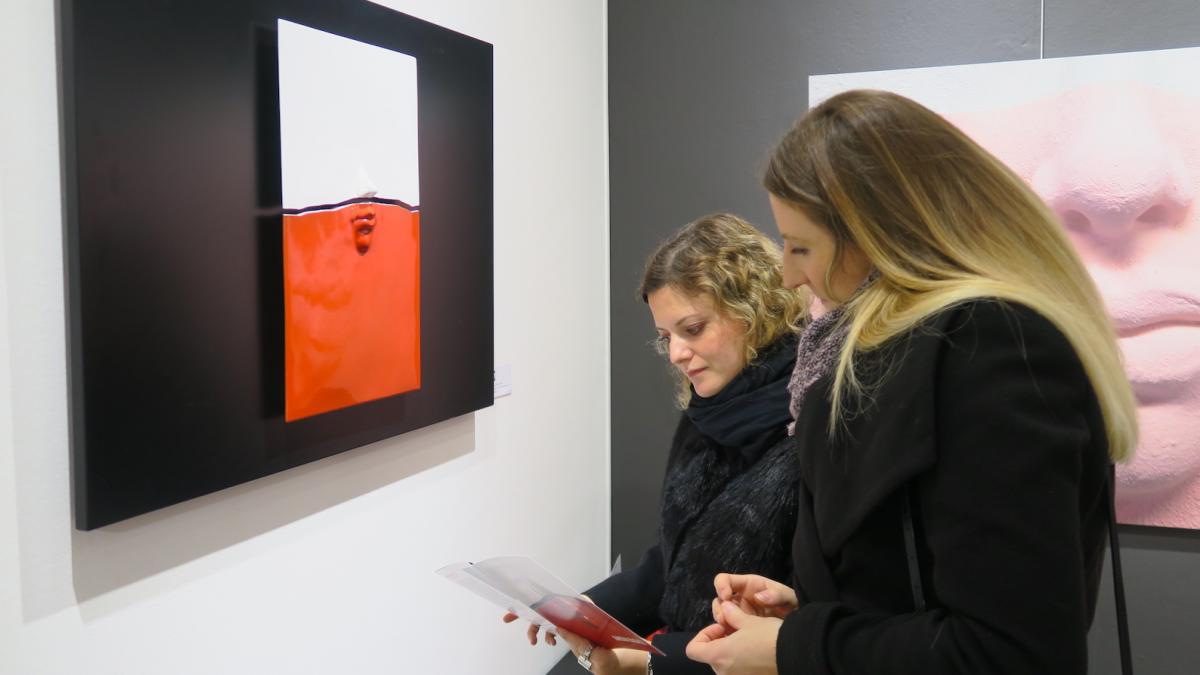 Personale dell'artista Simona Ragazzi allestita presso la Galleria Sgallari Arte nel cuore di Bologna. Sculture , dipinti e fotografie. Arte italiana da collezione.