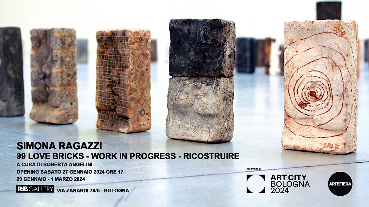 In occasione della cinquantesima edizione di Arte Fiera Bologna 2024, dal 29 gennaio all'1 marzo 2024 la PdB Gallery ospiterà la mostra 99 LOVE BRICKS - WORK IN PROGRESS - RICOSTRUIRE di Simona Ragazzi, a cura di Roberta Angelini.
La mostra è inserita nel programma eventi di Art City Bologna e inaugurerà Sabato 27 gennaio alle ore 17, con al centro della scena una nuova installazione site specific del progetto artistico dell’artista: 99 LOVE BRICKS.